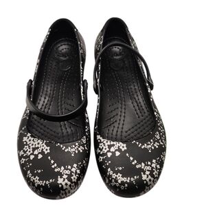 Croc Alice Work Flat Black And Silver Nwt Size 4